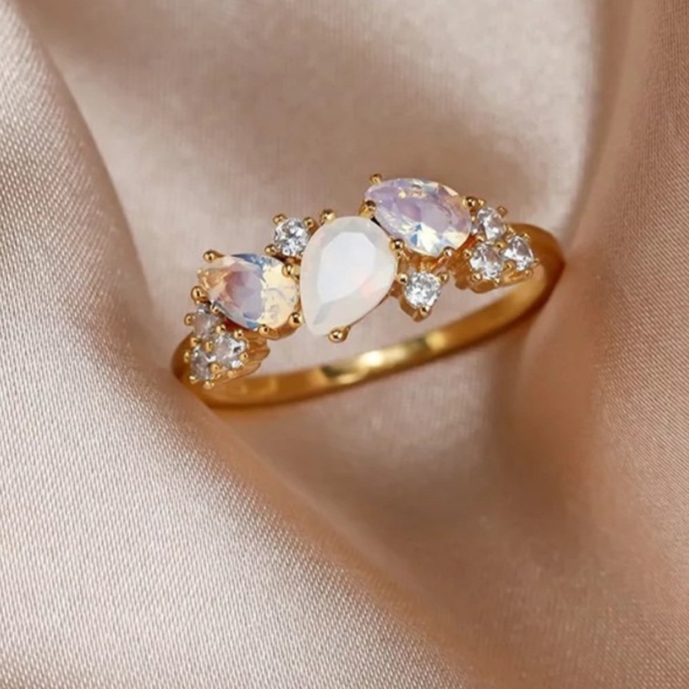 White moonstone yellow gold plated ring - Picture 2 of 7